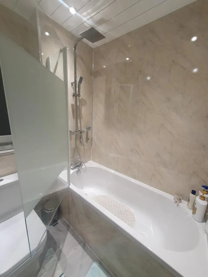 Peaceful Private Room With Free Parking And Wifi Edinburgh Apartment