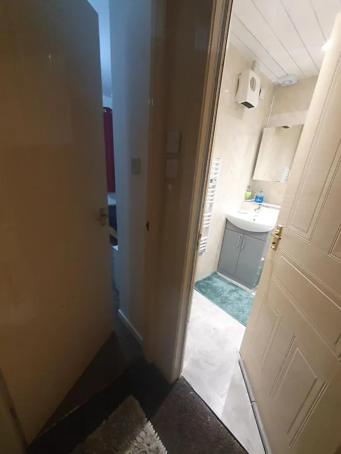 Peaceful Private Room With Free Parking And Wifi Edinburgh