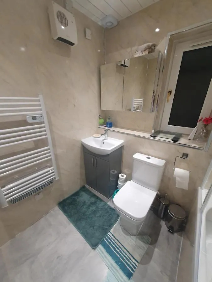Apartment Peaceful Private Room With Free Parking And Wifi Edinburgh